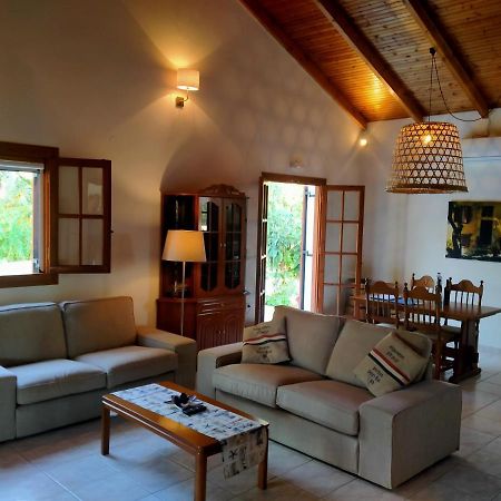 Bungalow Gialova Buitenkant foto
