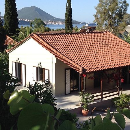 Bungalow Gialova Buitenkant foto