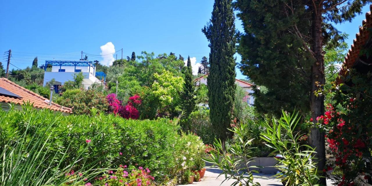 Bungalow Gialova Buitenkant foto