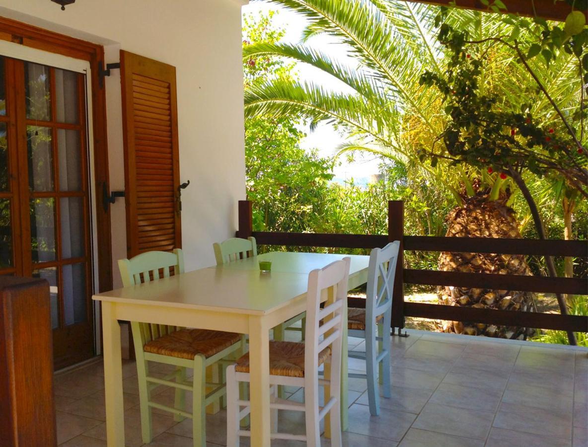 Bungalow Gialova Buitenkant foto