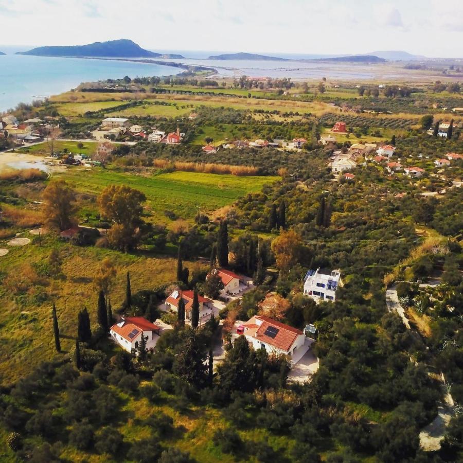 Bungalow Gialova Buitenkant foto