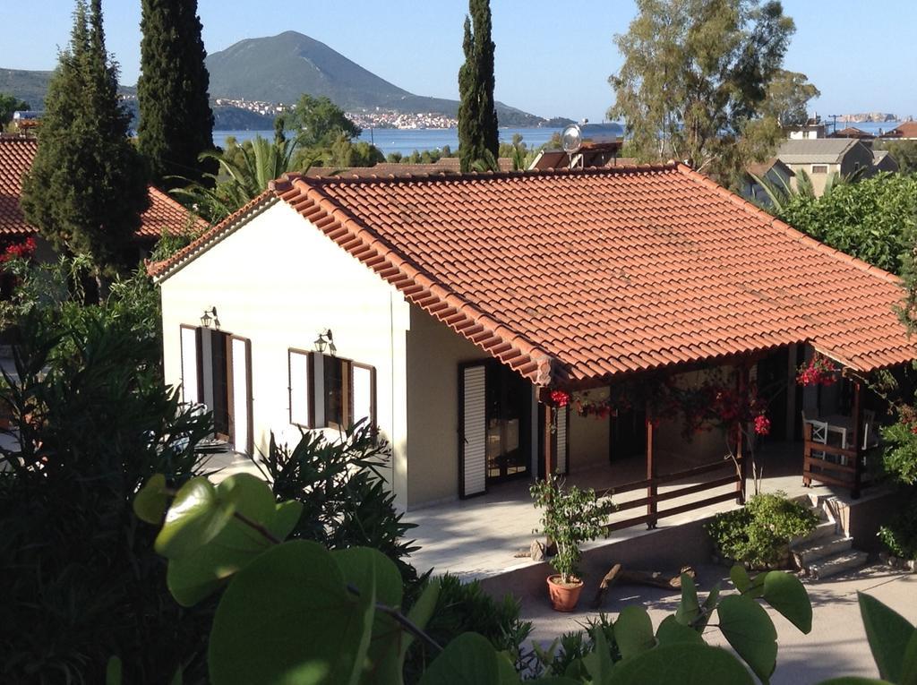 Bungalow Gialova Buitenkant foto